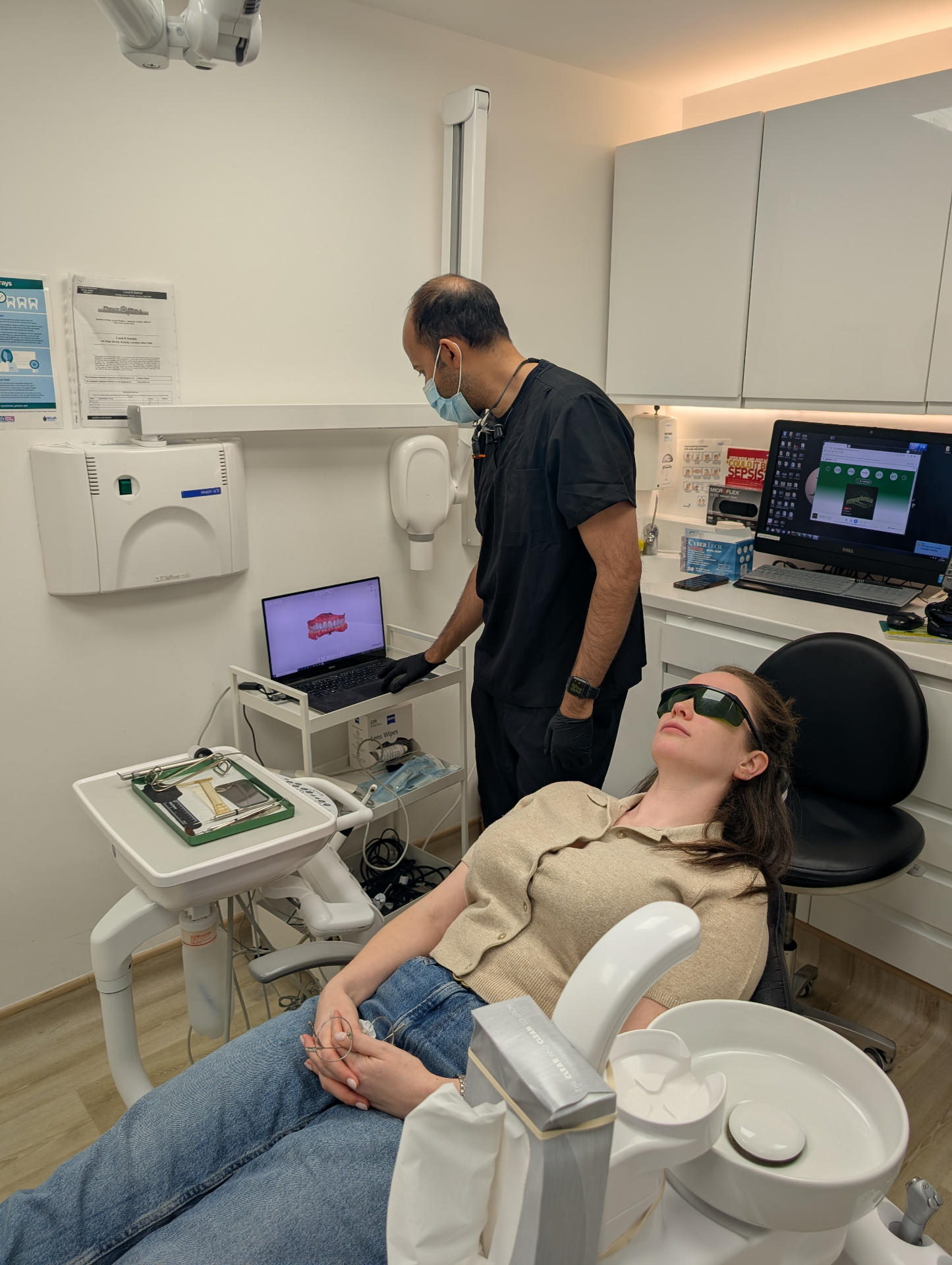 Dr Jasdip Sagoo reviewing a 3D dental scan at J&R Dental Ruislip.